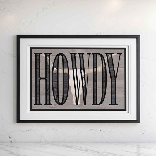 Western style wall art featuring bold "Howdy" typography over a rustic longhorn skull image on a wooden background. Printable cowboy aesthetic art with a bull skull and large "Howdy" lettering, ideal for farmhouse or country homes. Southwestern decor.